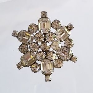 🎁Vintage Weiss Brooch with Clear Rhinestones